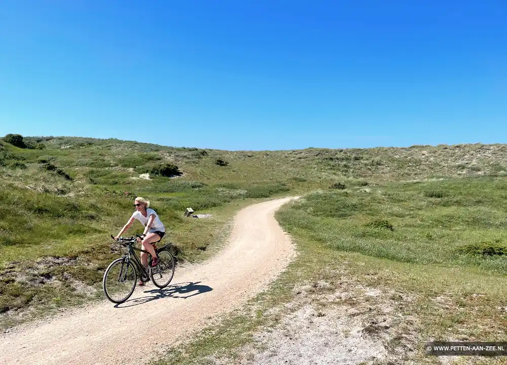 Fietsen door duinen Petten aan Zee